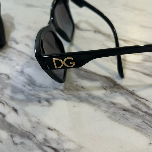 Dolce & Gabbana DG4384 - Picture 4 of 6